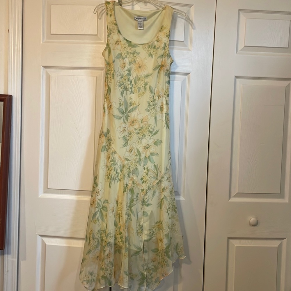 Summer flower yellow dress size 6 maxi.